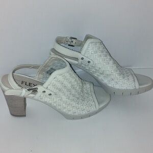 The Flexx Weave Me Be Dune Size 6